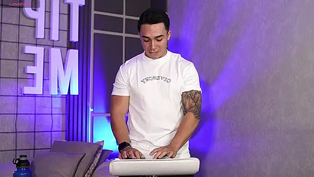 Ryan Hunt online show from 10-26-25, 06:36