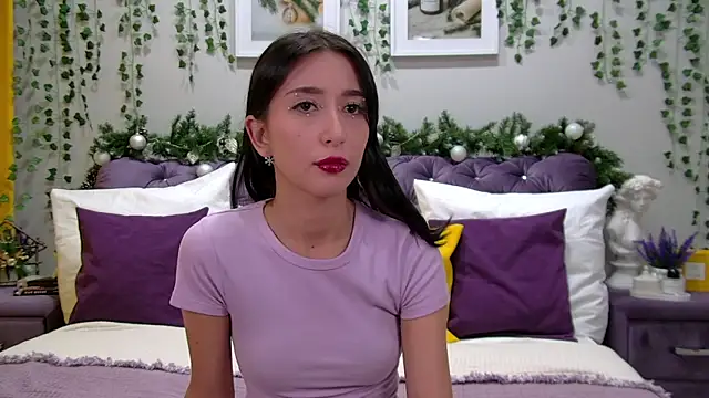 Snapshot of NicoleLimp chatting on 12-28-24, 02:43 NicoleLimp online show from 12-28-24, 02:43