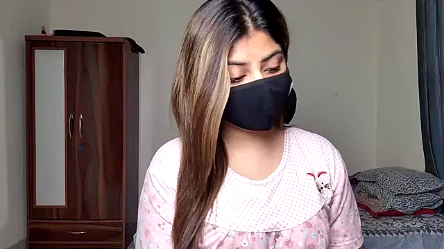 Hoty-Shivangi online show from 03-17-26, 12:52