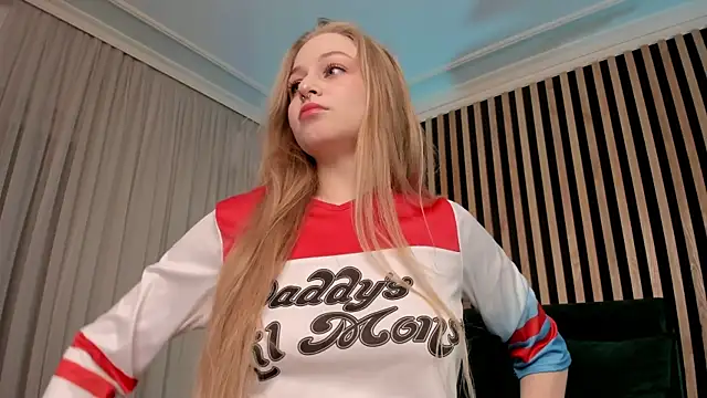 Snapshot of MiaMews chatting on 02-07-25, 03:19 MiaMews online show from 02-07-25, 03:19