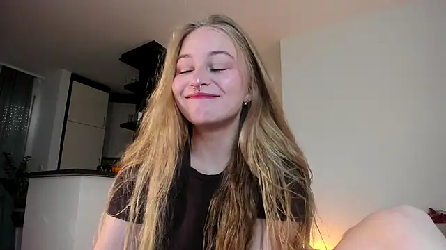 Snapshot of MiaMews chatting on 10-24-25, 12:01 MiaMews online show from 10-24-25, 12:01