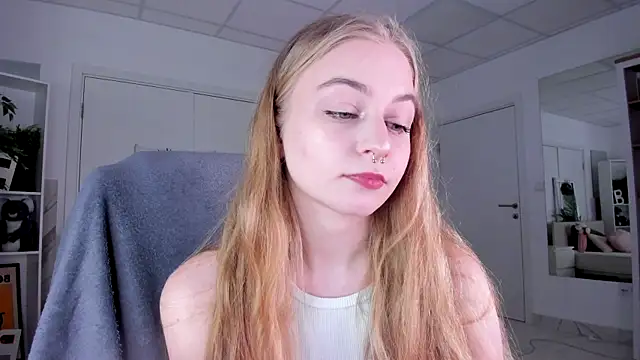 Snapshot of MiaMews chatting on 02-06-26, 11:08 MiaMews online show from 02-06-26, 11:08