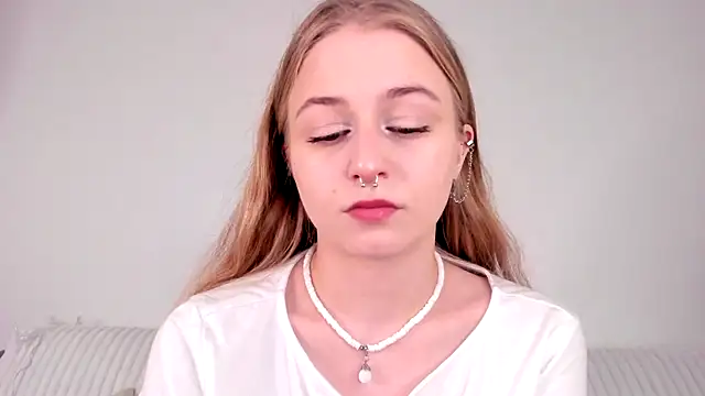 Snapshot of MiaMews chatting on 02-14-26, 07:21 MiaMews online show from 02-14-26, 07:21