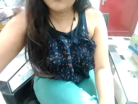 Snapshot of aarushi_sharmaa chatting on 02-18-25, 08:05 aarushi sharmaa online show from 02-18-25, 08:05