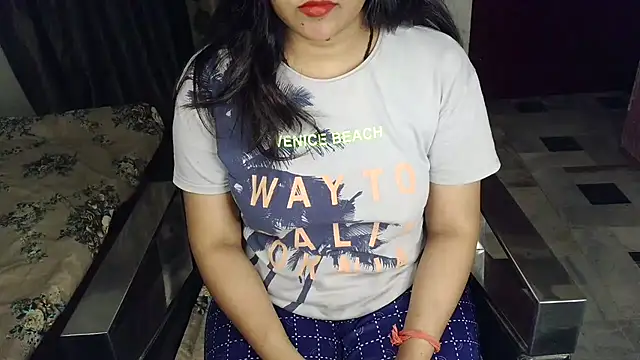 Snapshot of aarushi_sharmaa chatting on 10-18-25, 05:25 aarushi sharmaa online show from 10-18-25, 05:25