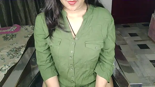 Snapshot of aarushi_sharmaa chatting on 11-21-25, 04:38 aarushi sharmaa online show from 11-21-25, 04:38