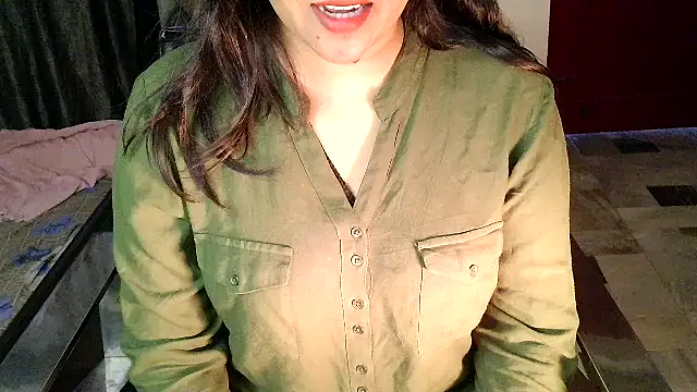 Snapshot of aarushi_sharmaa chatting on 12-17-25, 07:47 aarushi sharmaa online show from 12-17-25, 07:47