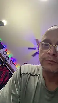 Snapshot of Buffshagswell chatting on 05-20-26, 11:22 Buffshagswell online show from 05-20-26, 11:22