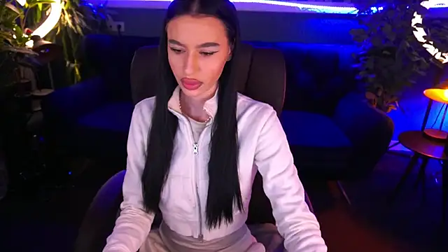 Snow WhiteeeX online show from 01-28-25, 07:42