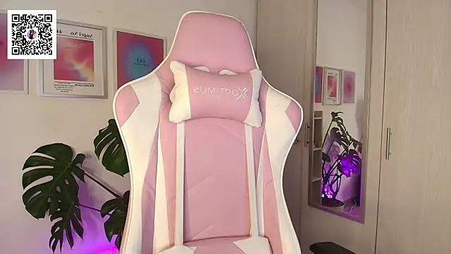 Snapshot of Liujunne2 chatting on 09-10-25, 11:49 Liujunne2 online show from 09-10-25, 11:49