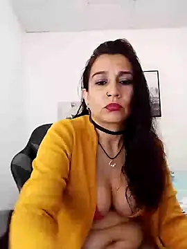 Snapshot of Hikaryfire chatting on 02-01-25, 02:02 Hikaryfire online show from 02-01-25, 02:02