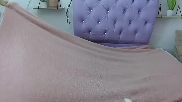 Freyja 01 online show from 09-21-25, 04:19