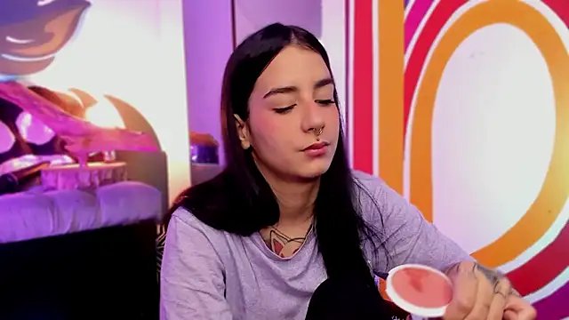 Alice woodville online show from 09-18-25, 03:14