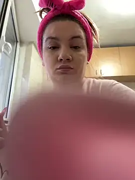 Snapshot of MelanieBrownn chatting on 02-09-25, 05:50 MelanieBrownn online show from 02-09-25, 05:50