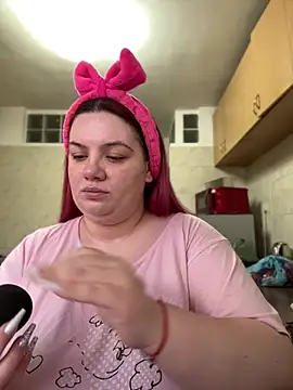 Snapshot of MelanieBrownn chatting on 03-08-25, 04:17 MelanieBrownn online show from 03-08-25, 04:17