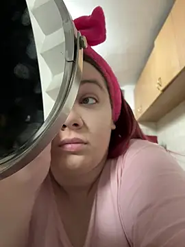 Snapshot of MelanieBrownn chatting on 03-09-25, 05:17 MelanieBrownn online show from 03-09-25, 05:17