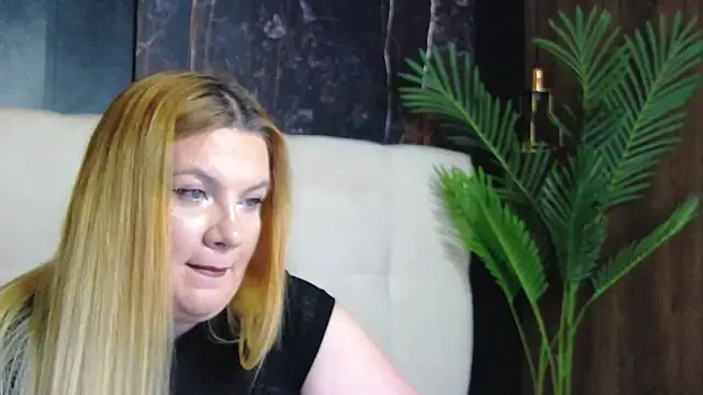 Snapshot of MelanieBrownn chatting on 11-13-25, 03:55 MelanieBrownn online show from 11-13-25, 03:55