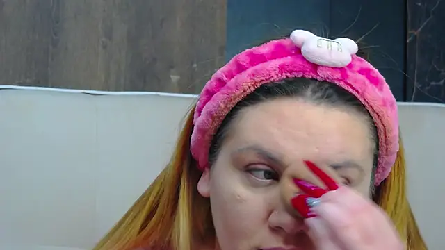 Snapshot of MelanieBrownn chatting on 12-17-25, 06:41 MelanieBrownn online show from 12-17-25, 06:41