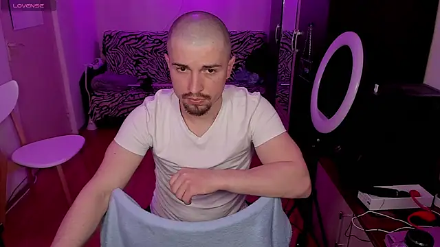 Snapshot of Michael_Wolfborn chatting on 03-04-25, 03:04 Michael Wolfborn online show from 03-04-25, 03:04