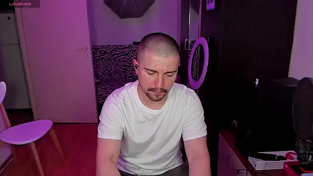 Snapshot of Michael_Wolfborn chatting on 09-17-25, 02:41 Michael Wolfborn online show from 09-17-25, 02:41