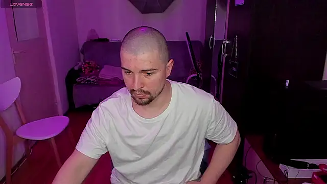 Snapshot of Michael_Wolfborn chatting on 03-26-26, 02:44 Michael Wolfborn online show from 03-26-26, 02:44