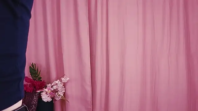 KimWilli online show from 01-05-25, 07:07