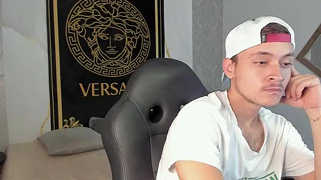 Desmon Clark online show from 01-13-25, 01:45