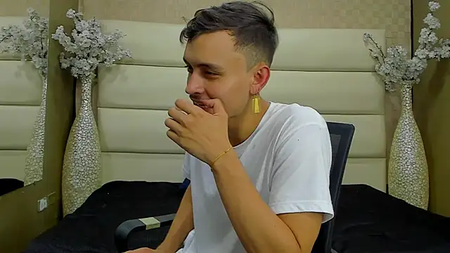 Desmon Clark online show from 02-15-25, 03:31