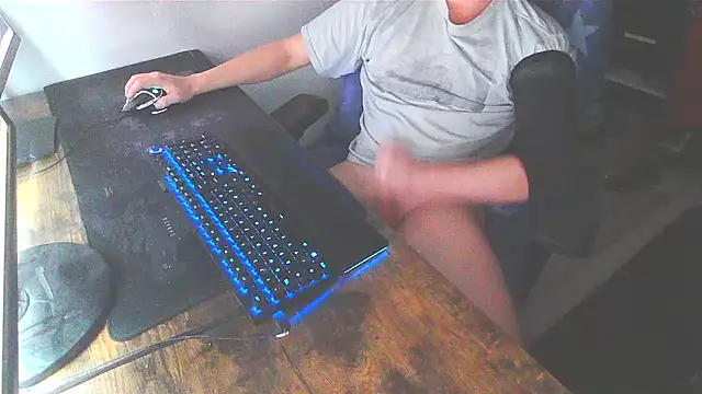 Snapshot of WouldLovetoFuckYou666 chatting on 12-26-24, 01:07 WouldLovetoFuckYou666 online show from 12-26-24, 01:07