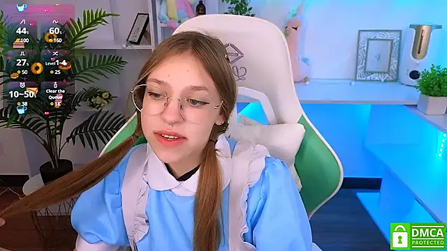 LayriantaVee online show from 01-18-25, 07:17