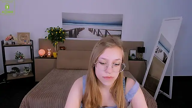 LayriantaVee online show from 03-05-25, 01:06