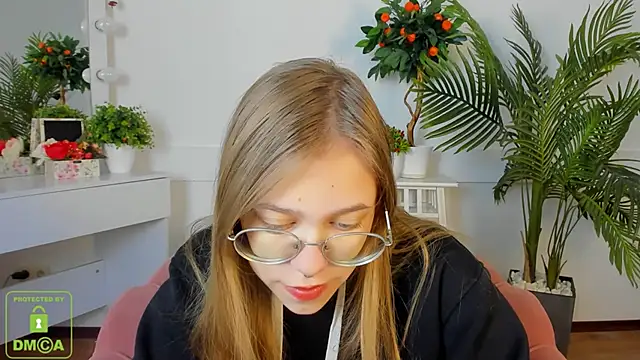 LayriantaVee online show from 10-12-25, 06:12