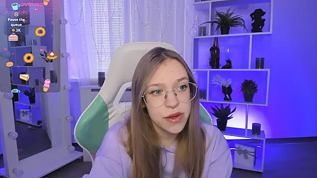 LayriantaVee online show from 03-25-26, 06:52