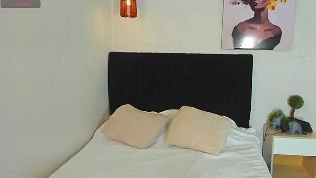 Scarlett  bell online show from 09-17-25, 01:24