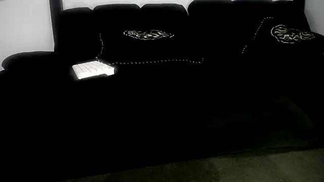 Niquitasparkles online show from 11-24-25, 03:45