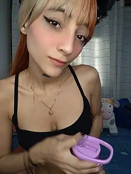 Snapshot of Dani_pegin chatting on 06-17-26, 12:29 Dani pegin online show from 06-17-26, 12:29