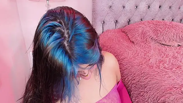 Snapshot of Salem_skyler_ chatting on 10-17-25, 04:04 Salem skyler online show from 10-17-25, 04:04