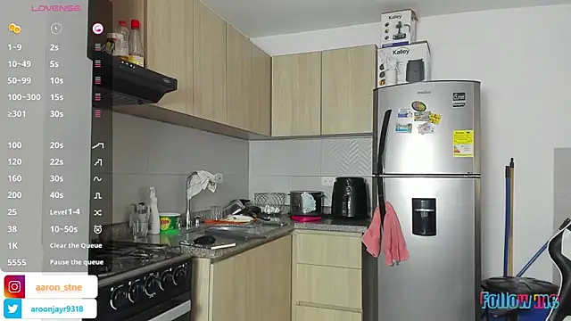 Aaron ST online show from 04-15-26, 02:46