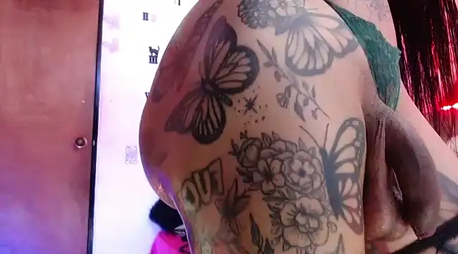 Snapshot of goddess_BigassCock chatting on 01-24-25, 12:42 goddess BigassCock online show from 01-24-25, 12:42