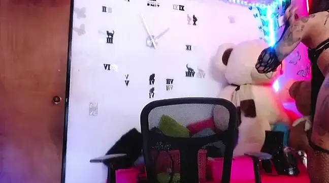 Snapshot of goddess_BigassCock chatting on 01-31-25, 12:06 goddess BigassCock online show from 01-31-25, 12:06