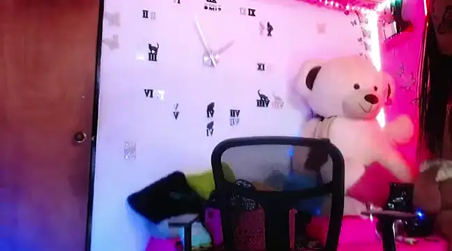 Snapshot of goddess_BigassCock chatting on 03-01-25, 11:04 goddess BigassCock online show from 03-01-25, 11:04