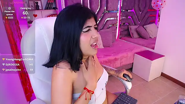 Snapshot of AliceWalker_11 chatting on 02-12-25, 02:03 AliceWalker 11 online show from 02-12-25, 02:03