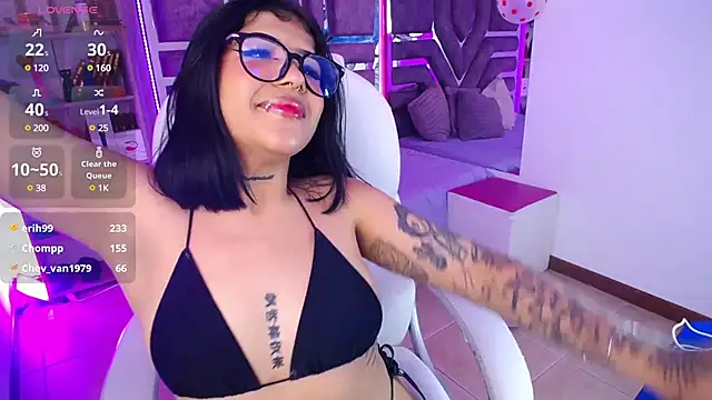 Snapshot of AliceWalker_11 chatting on 02-18-25, 02:16 AliceWalker 11 online show from 02-18-25, 02:16