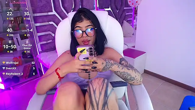 Snapshot of AliceWalker_11 chatting on 02-18-25, 11:08 AliceWalker 11 online show from 02-18-25, 11:08