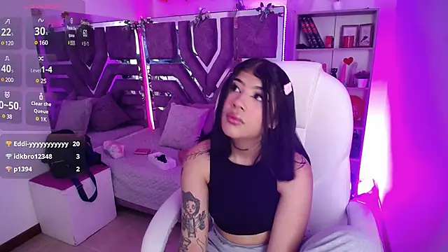 Snapshot of AliceWalker_11 chatting on 02-25-25, 08:09 AliceWalker 11 online show from 02-25-25, 08:09