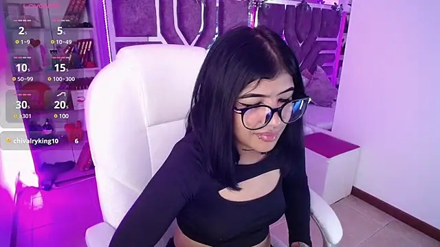 Snapshot of AliceWalker_11 chatting on 02-27-25, 02:21 AliceWalker 11 online show from 02-27-25, 02:21