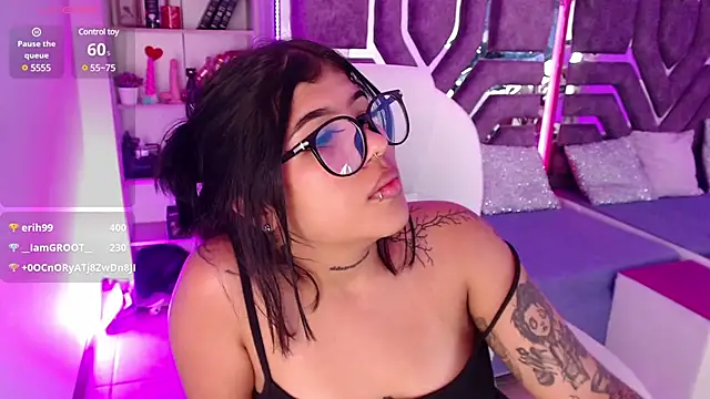 Snapshot of AliceWalker_11 chatting on 03-16-25, 02:43 AliceWalker 11 online show from 03-16-25, 02:43