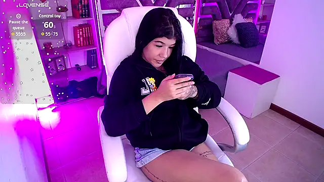 Snapshot of AliceWalker_11 chatting on 09-09-25, 08:08 AliceWalker 11 online show from 09-09-25, 08:08