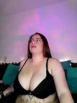 soofy   online show from 11-17-25, 05:24