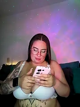 Snapshot of soofy__ chatting on 06-18-26, 05:08 soofy online show from 06-18-26, 05:08
